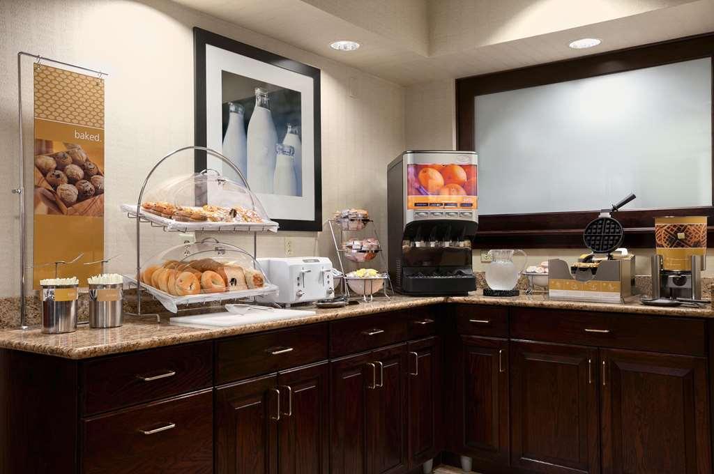 Hampton Inn Cleveland-Solon Restaurante foto